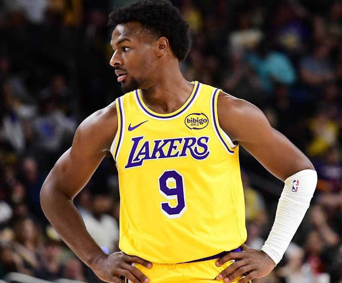 湖人完胜猛龙,布克一己之力扛起全队的简单介绍 湖人完胜猛龙,布克一己之力扛起全队的简单介绍