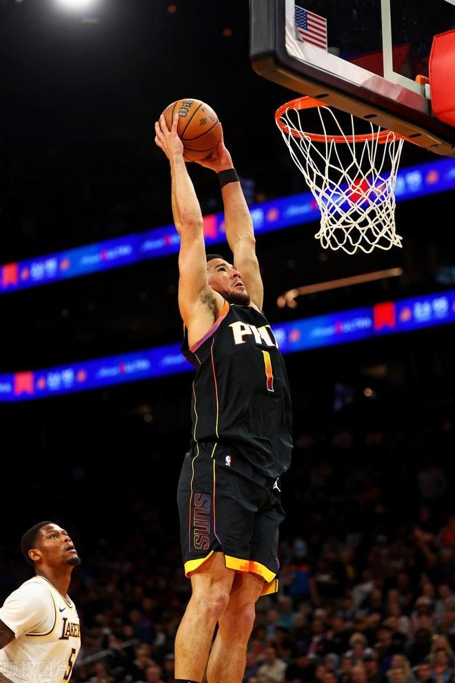 湖人完胜猛龙,布克一己之力扛起全队的简单介绍 湖人完胜猛龙,布克一己之力扛起全队的简单介绍